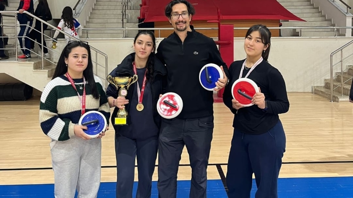 Okulumuz Kız Takımı Floor Curling İl 1. si olup Bölge Yarışmalarına katılma hakkı elde etmişlerdir. 